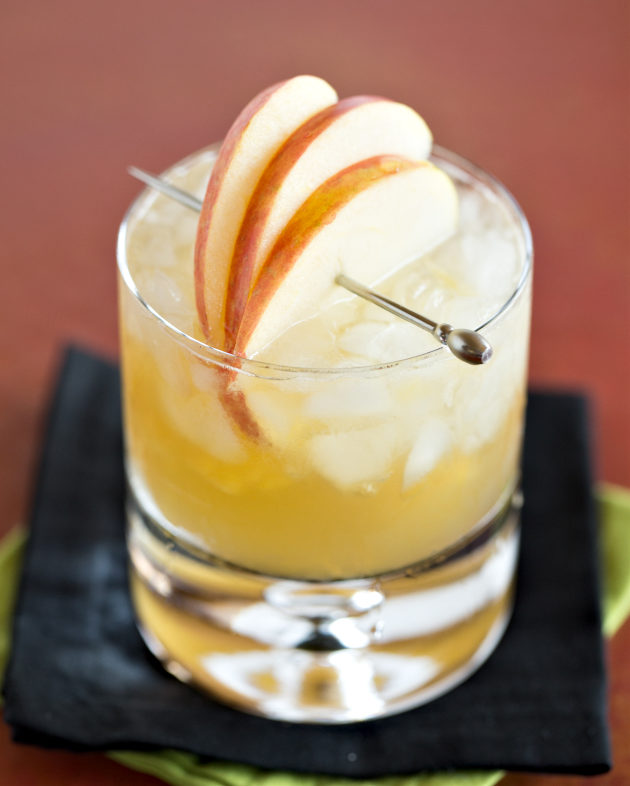Apple Bourbon Ginger Smash | The Drink Kings